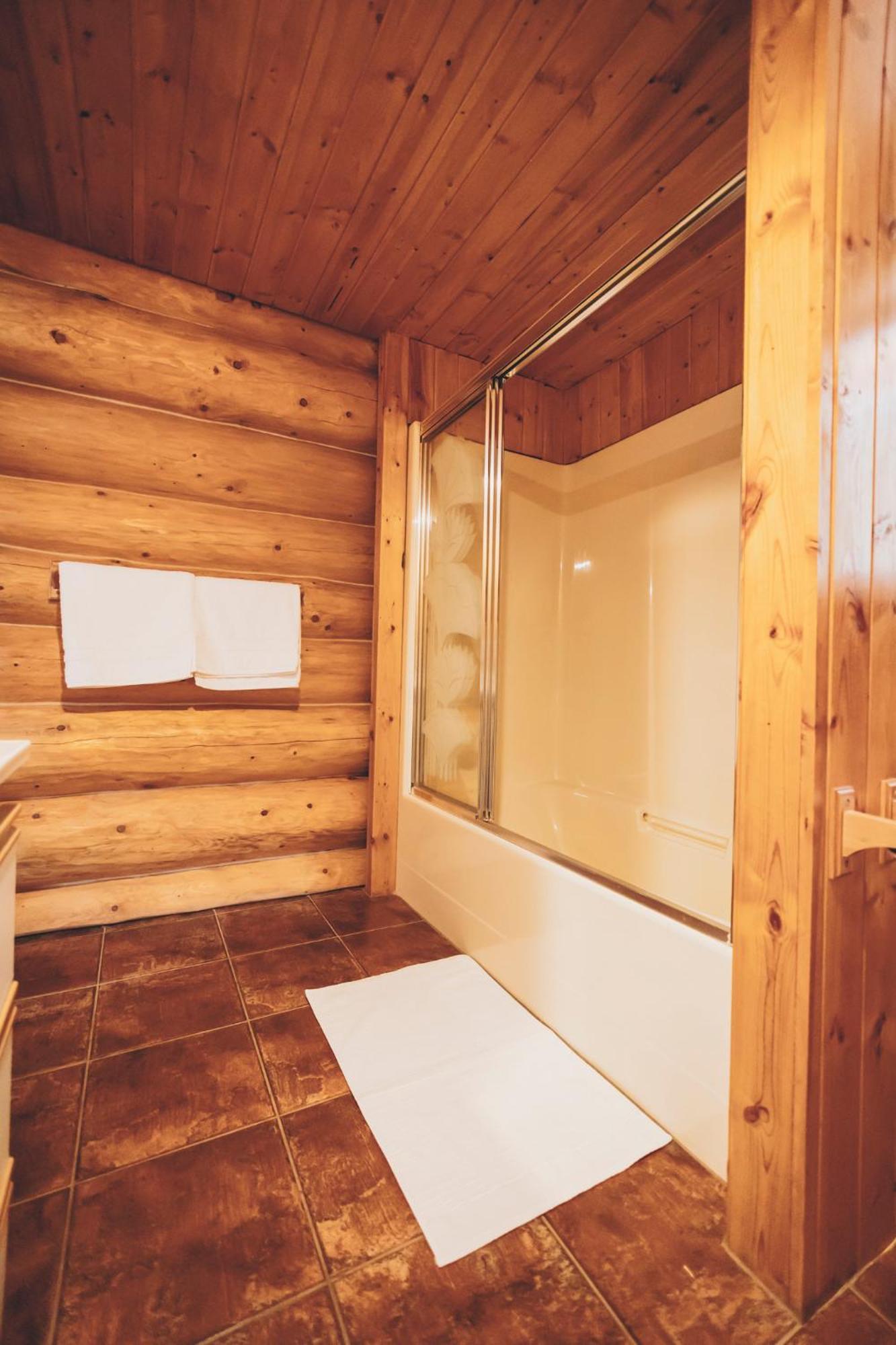 Rocky Mountain Escape Dome & Log Cabin Rentals - Rock Lake Rock Lake Lodge Provincial Park Esterno foto
